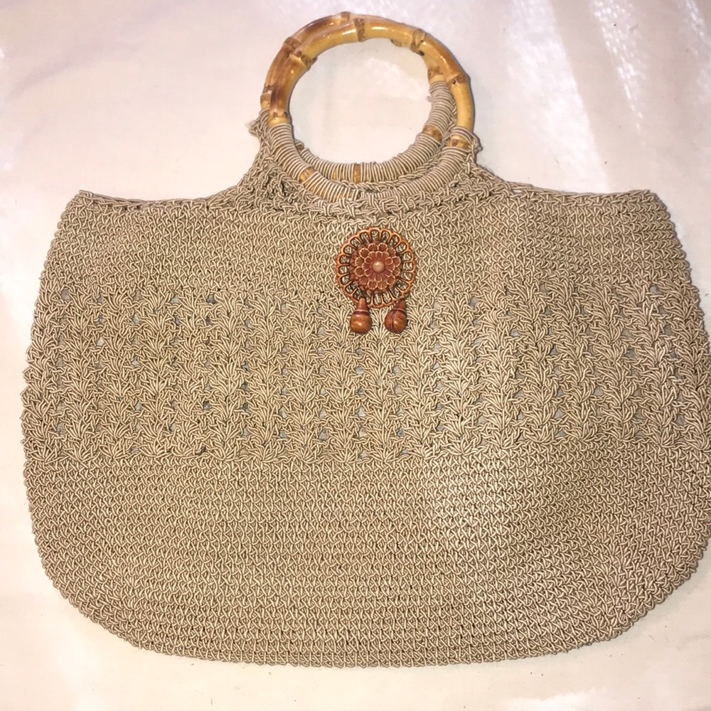 Knit 👜 handbag with bamboo handles!